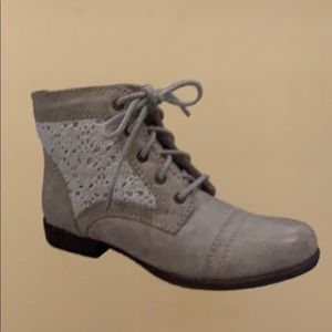 Sale ❗️White lace booties